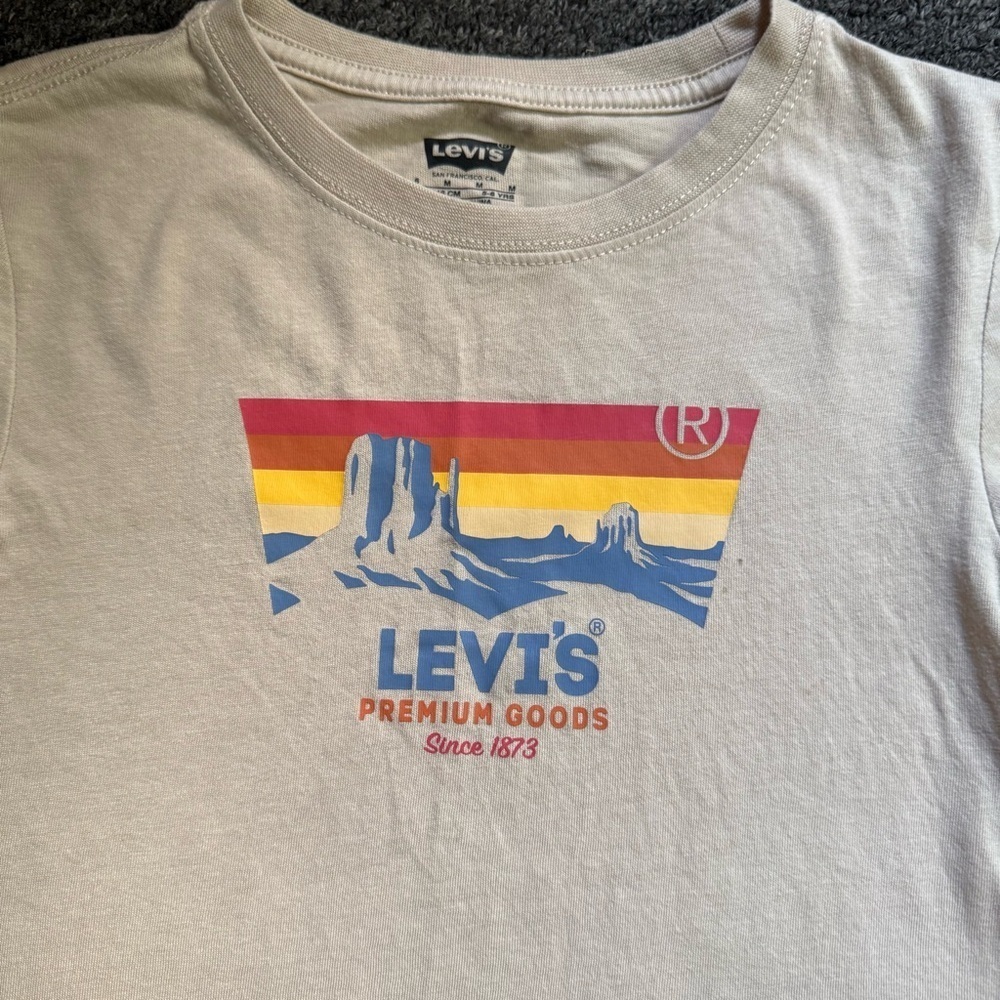 Levi's Boys Tan Short Sleeve Tee Size 5 - Picture 2 of 4